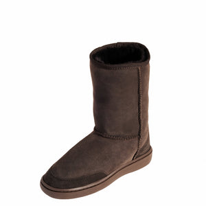 Made with the finest sheepskin the Mi Woollies Malibu Short boot is a hard wearing sheepskin boot that features an equally hard wearing sole.
