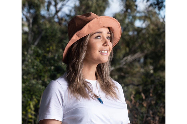 Electric Pukeko Connie Hat Peach